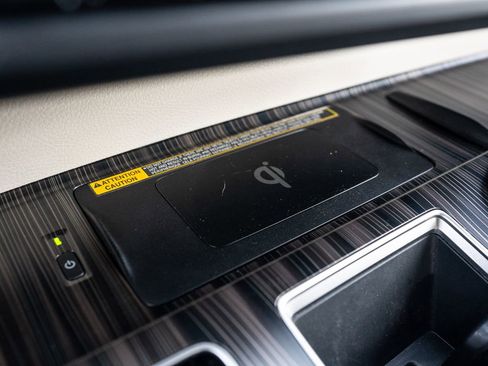 Used 2021 Toyota Sienna Platinum image 36