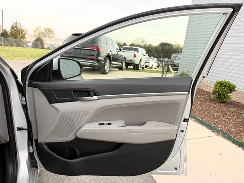 Used 2019 Hyundai Elantra SEL image 20