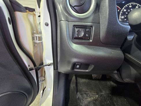 Used 2016 Nissan Versa Note SV image 12