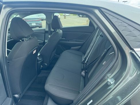 Used 2025 Hyundai Elantra SEL image 25
