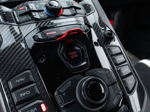 Used 2021 Lamborghini Aventador SVJ AWD/4WD image 69