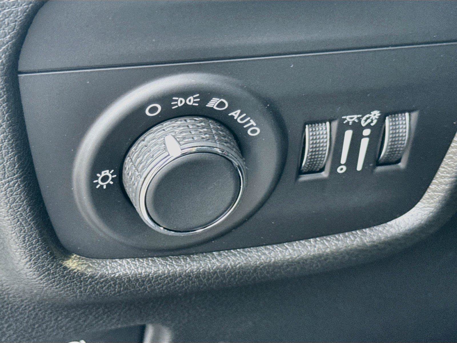 Used 2026 Jeep Grand Cherokee Altitude AWD/4WD image 22