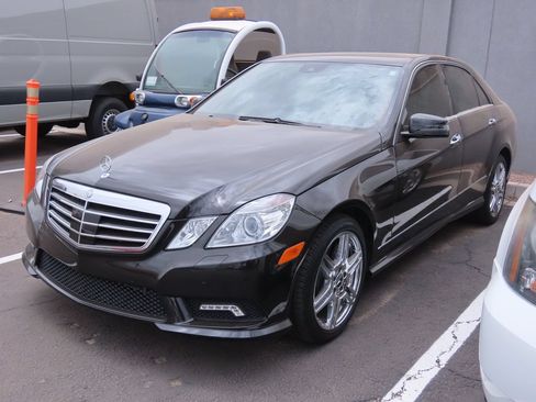 Used 2011 Mercedes-Benz E 550 Sedan image 2