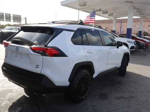 Used 2020 Toyota RAV4 LE AWD/4WD image 4
