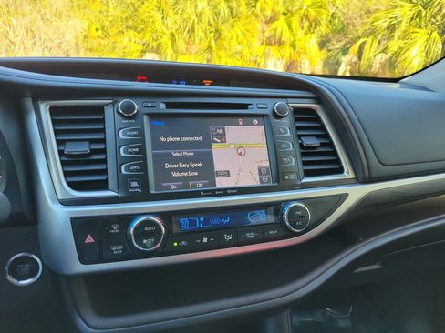 Used 2018 Toyota Highlander Limited image 24