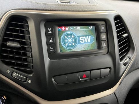 Used 2014 Jeep Cherokee Latitude w/ Comfort/Convenience Group image 8