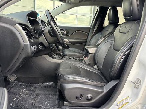 Used 2019 Jeep Cherokee Limited AWD/4WD image 16