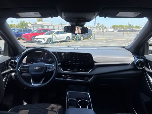 Used 2025 Chevrolet Equinox LT FWD image 34