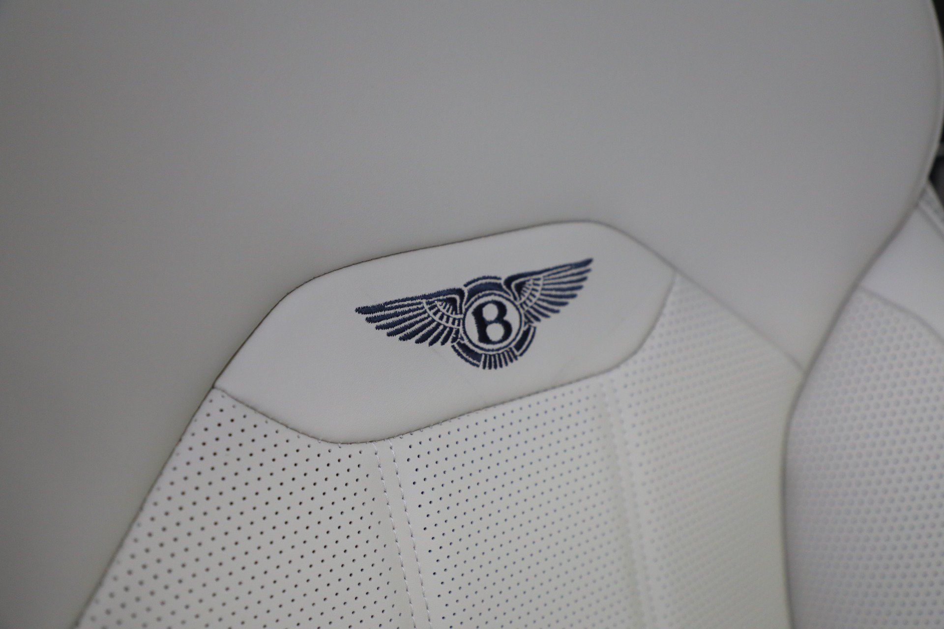 Used 2024 Bentley Bentayga Extended Wheelbase AWD/4WD image 45