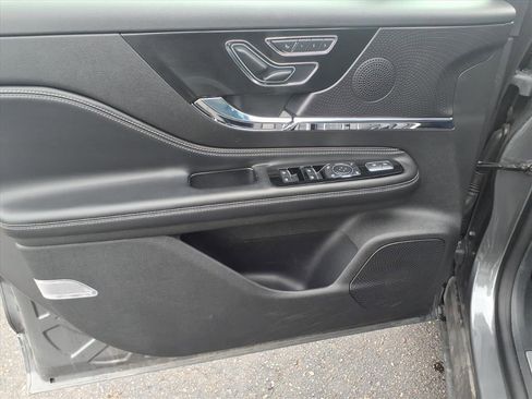 Used 2023 Lincoln Corsair Reserve w/ Equipment Group 201A image 13