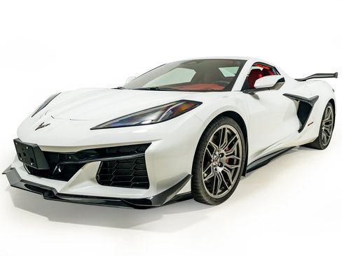 Used 2025 Chevrolet Corvette Z06 w/ Stealth Interior Trim Package RWD image 2