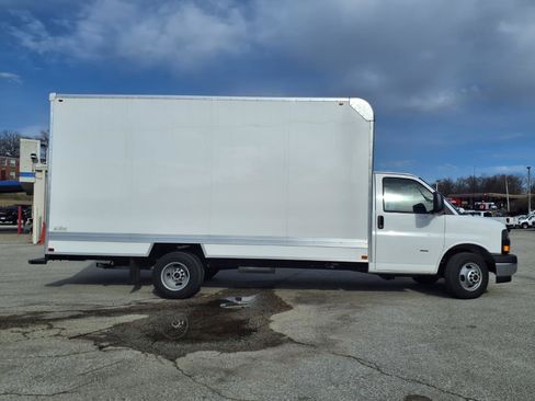 New 2025 GMC Savana 3500 Extended w/ Power Convenience Package image 17