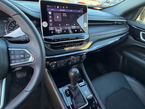 Used 2024 Jeep Compass Trailhawk image 10