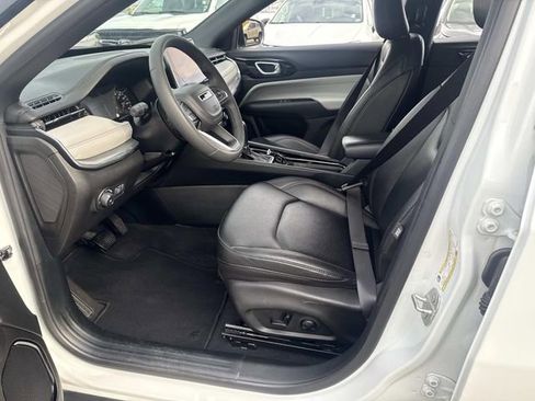 Used 2024 Jeep Compass Limited image 20