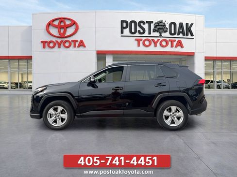 Used 2025 Toyota RAV4 XLE FWD image 2