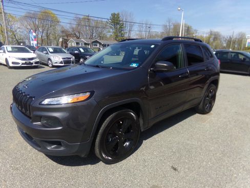 Used 2017 Jeep Cherokee High Altitude image 1