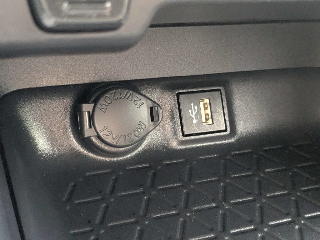 Used 2025 Toyota RAV4 LE AWD/4WD image 28