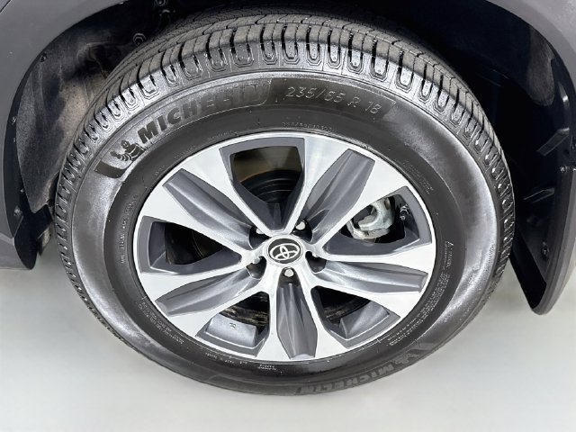 Used 2023 Toyota Highlander XLE FWD image 32