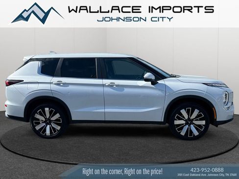 Used 2025 Mitsubishi Outlander AWD image 6