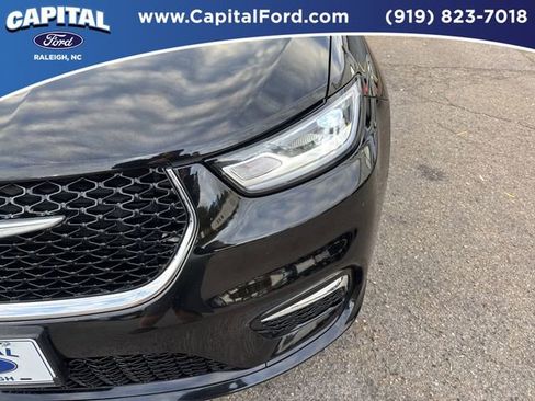 Used 2024 Chrysler Pacifica Touring-L image 11