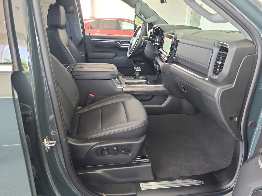Certified 2025 Chevrolet Silverado 1500 LTZ w/ LTZ Premium Package AWD/4WD image 28