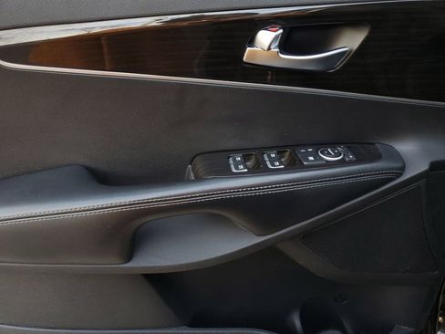 Used 2019 Kia Sorento S image 11