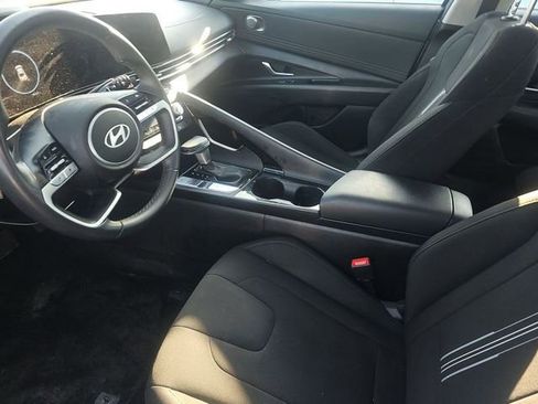 Used 2025 Hyundai Elantra SEL FWD image 3