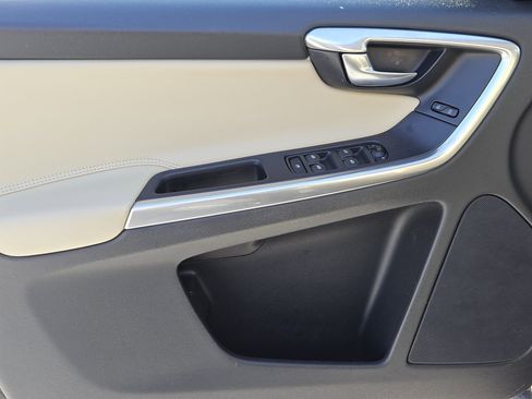 Used 2016 Volvo XC60 T5 Premier image 25