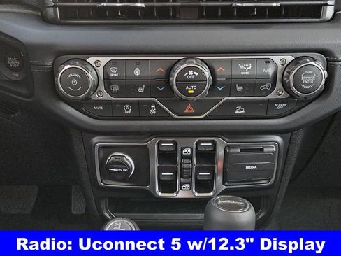 New 2025 Jeep Gladiator Sport image 16