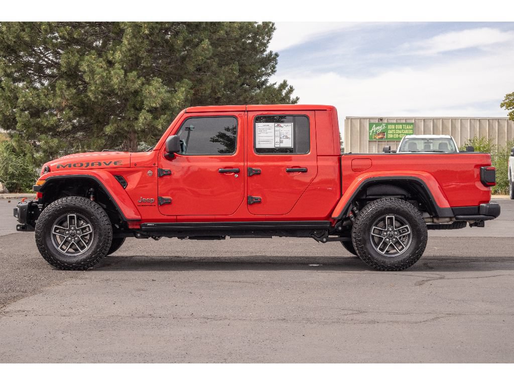 Used 2024 Jeep Gladiator Mojave AWD/4WD image 6