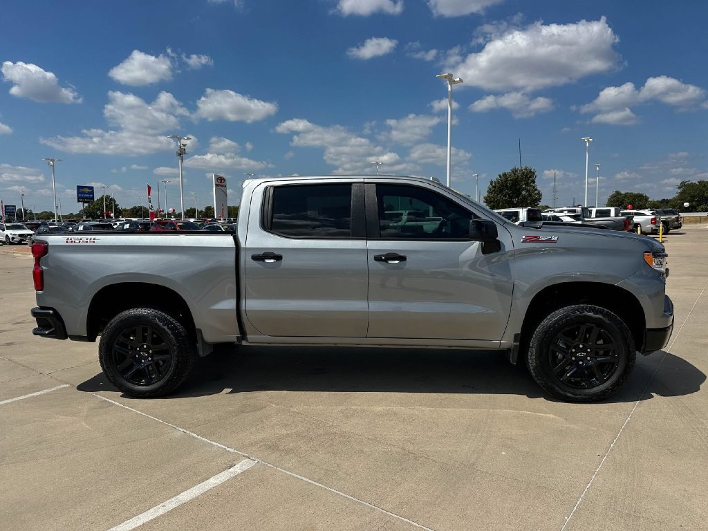 Used 2026 Chevrolet Silverado 1500 LT Trail Boss w/ Convenience Package II AWD/4WD image 2