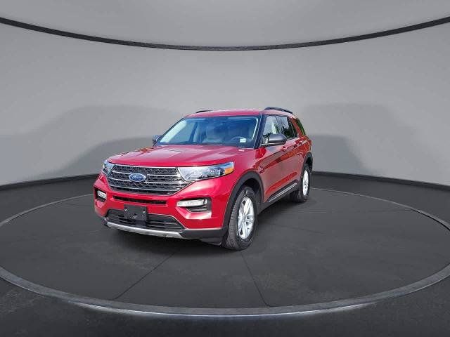 Certified 2023 Ford Explorer XLT w/ Equipment Group 202A AWD/4WD image 3