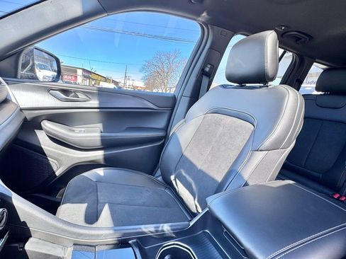 Used 2024 Jeep Grand Cherokee Altitude image 14