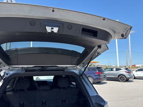 Used 2026 Chevrolet Equinox LT FWD image 8