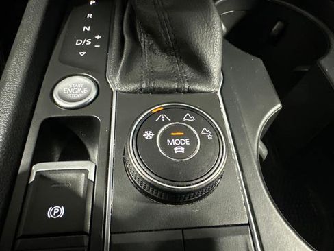 Certified 2020 Volkswagen Atlas Cross Sport SE w/ Panoramic Sunroof Package image 30