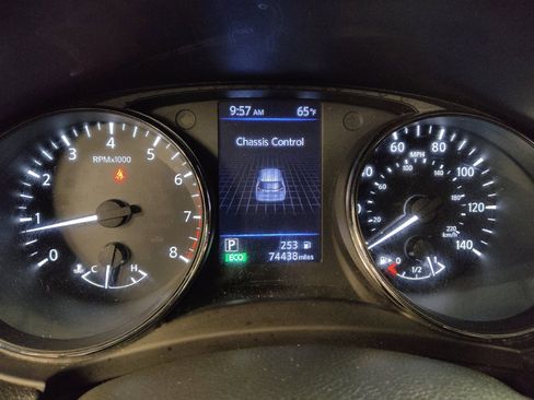 Used 2020 Nissan Rogue S FWD image 23