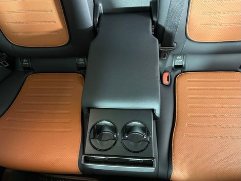 Used 2026 Mercedes-Benz GLC 300 4MATIC image 30