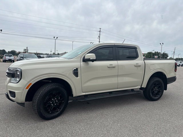 Used 2025 Ford Ranger Lariat w/ Black Appearance Package RWD image 32
