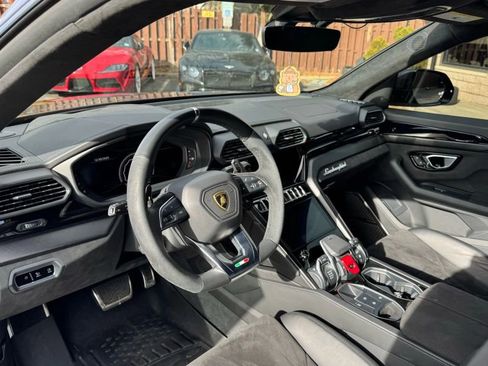 Used 2021 Lamborghini Urus image 9