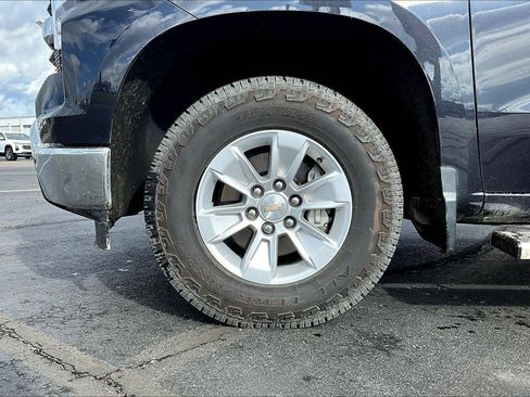 Used 2024 Chevrolet Silverado 1500 LT w/ Convenience Package II image 2