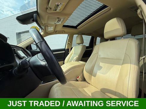 Used 2017 Toyota Highlander XLE w/ Carpet Mat Package AWD/4WD image 4