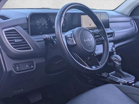 Used 2024 Kia Seltos EX image 8