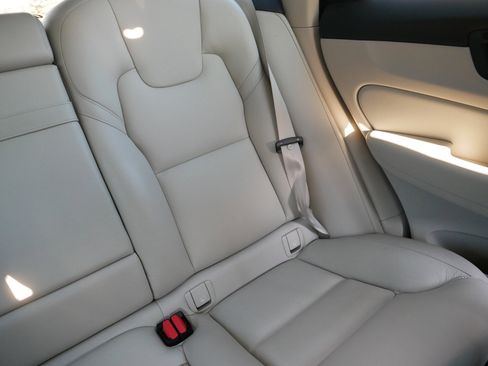 Used 2019 Volvo XC60 T8 Inscription w/ Advanced Package image 14