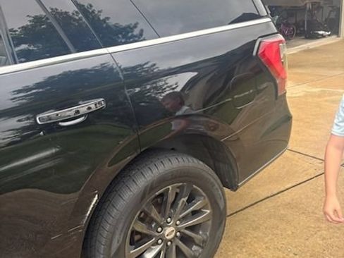 Used 2019 Ford Expedition Limited AWD/4WD image 2