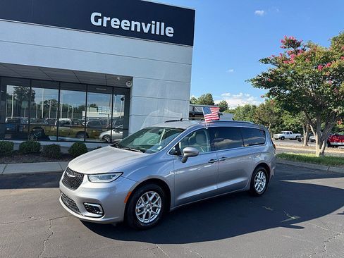 Used 2021 Chrysler Pacifica Touring-L FWD image 1
