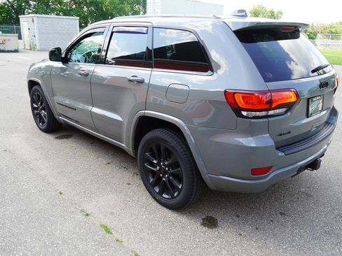 Used 2021 Jeep Grand Cherokee Laredo X AWD/4WD image 11