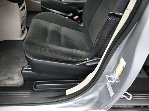 Used 2016 Dodge Grand Caravan SE image 21