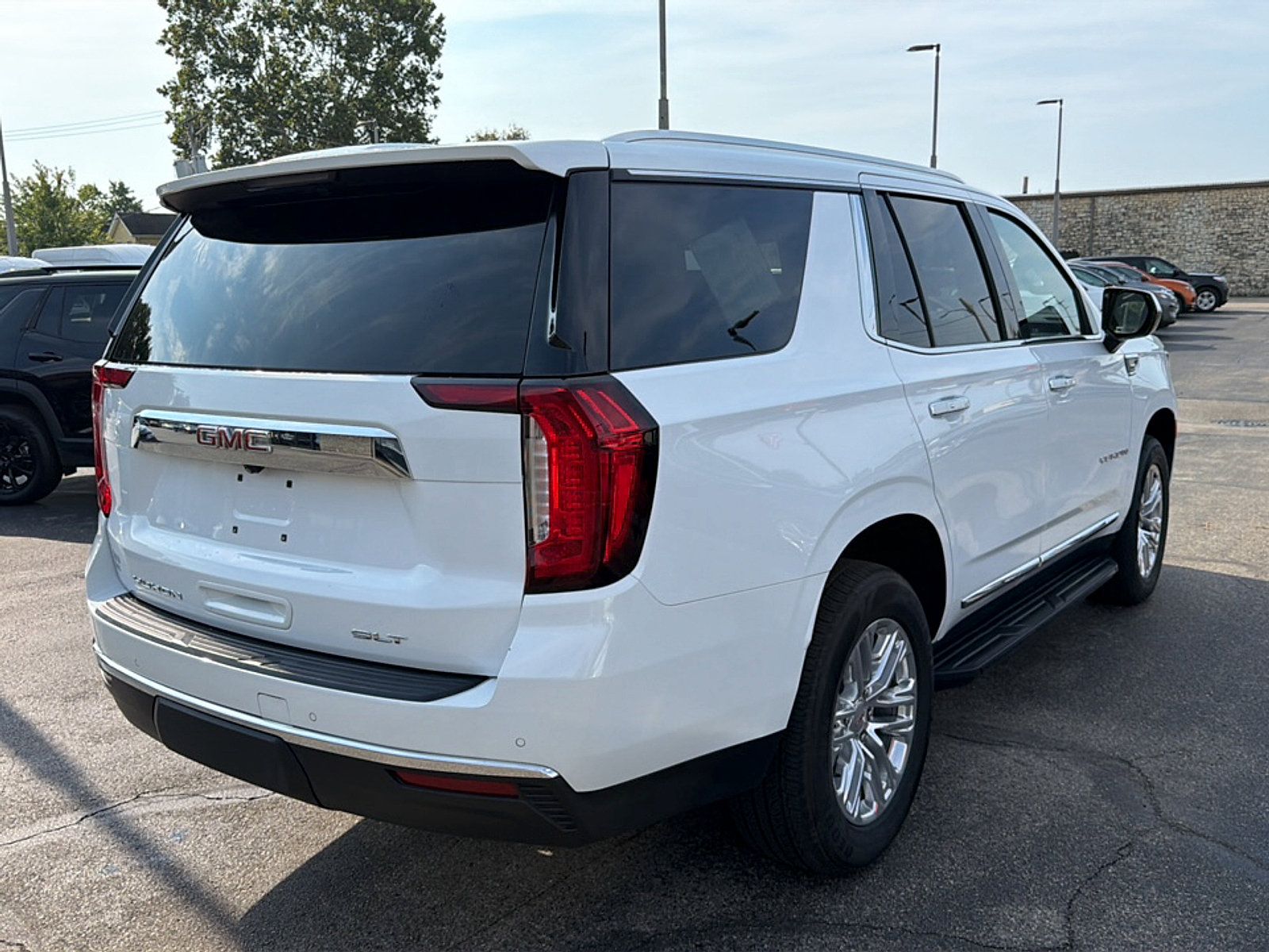 Used 2024 GMC Yukon SLT AWD/4WD image 8