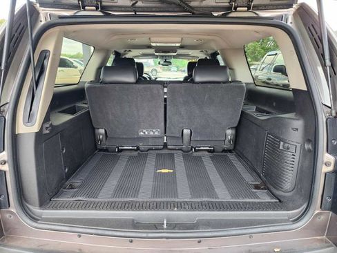 Used 2014 Chevrolet Suburban LT RWD image 15