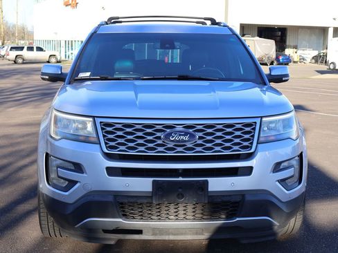 Used 2017 Ford Explorer Platinum image 9
